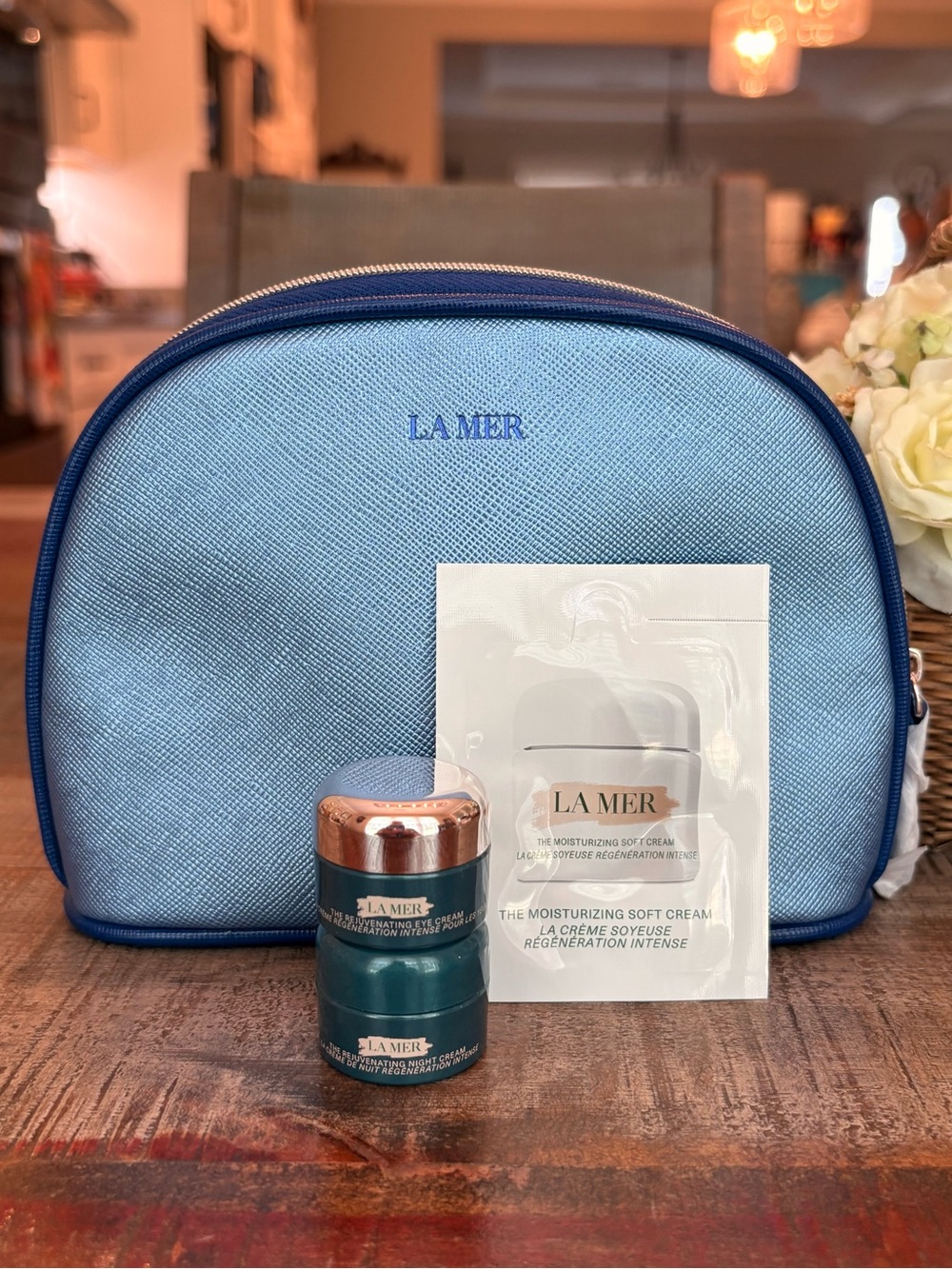 New LA MER Blue COSMETIC BAG + The Rejuvenating EYE & NIGHT CREAM Minis & More!